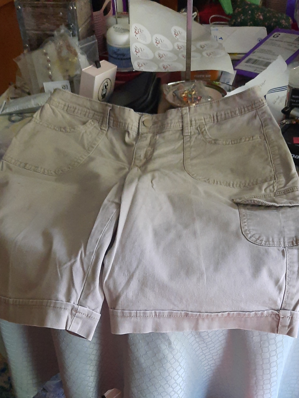 Gloria Vanderbilt Light Beige Cargo Shorts with Side Pocket